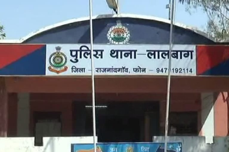 ऑटो में बैठे युवकों से लूट, कार में जबरदस्ती बैठाकर ले गए…