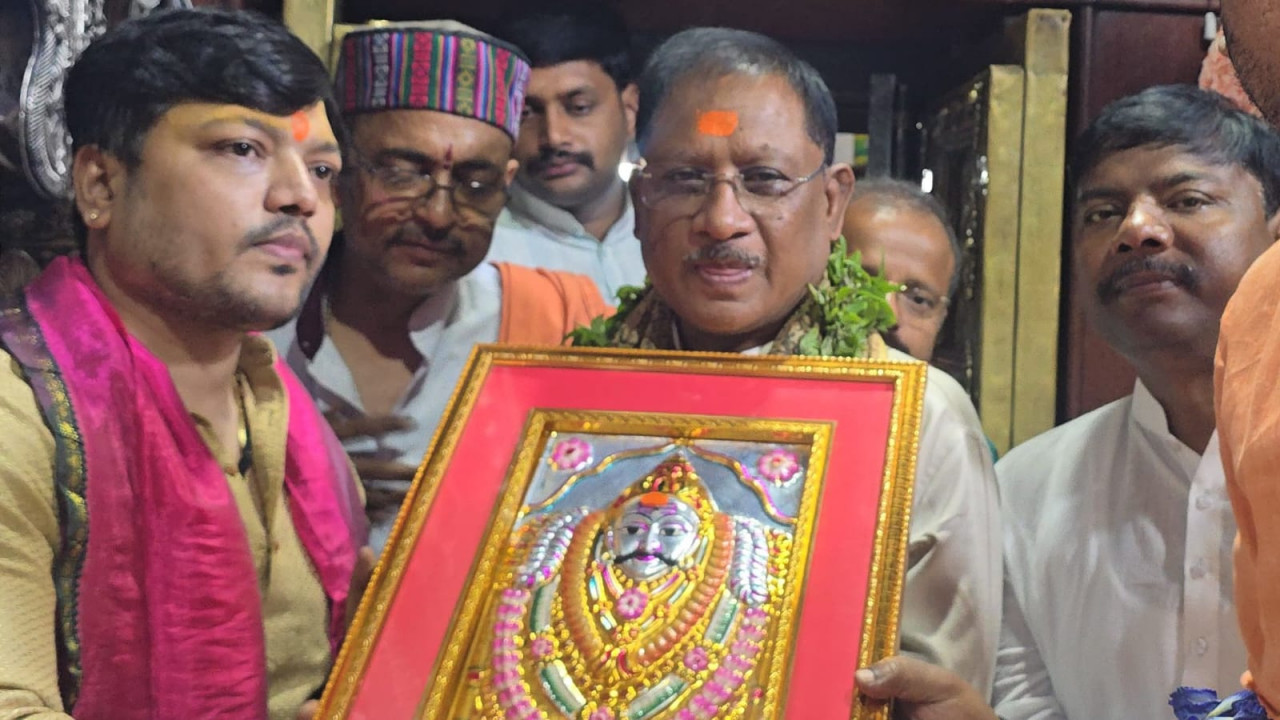 काशी के कोतवाल' काल भैरव जी के दरबार में मुख्यमंत्री विष्णुदेव साय ने की पूजा-अर्चना